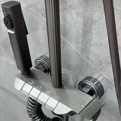 恒温シャワーヘッドセット 家庭用加圧デジタルディスプレイ付き 雰囲気のあるピアノキー式 精密銅製シャワーヘッド スプレーガン付き 水垢除去