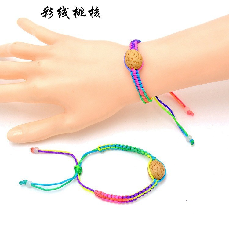 Орех с цветными нитками (1 корень