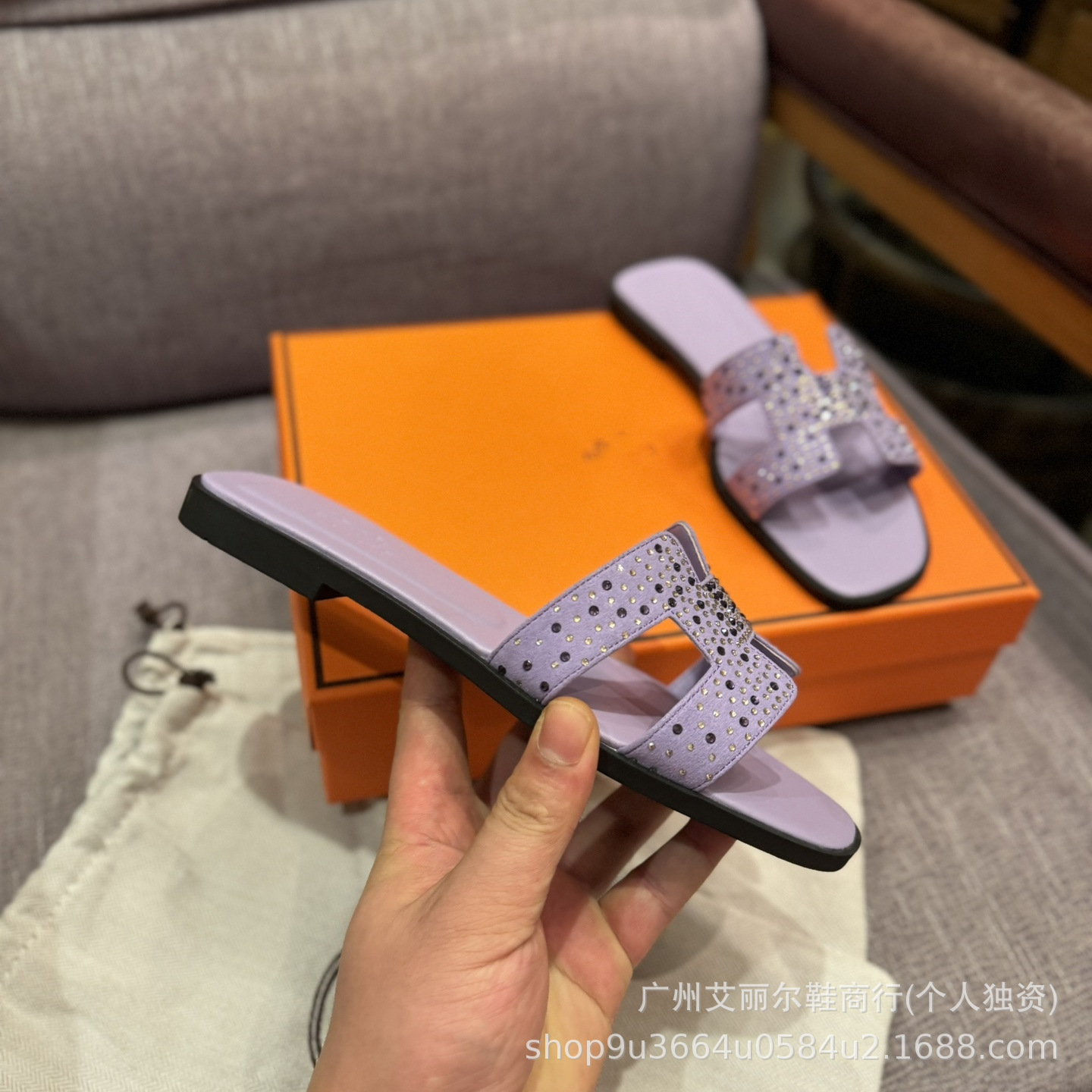 Europa y los Estados Unidos 2025 zapatos caseros de mujer una palabra fuera de H zapatillas de diamante de cuero plano playa casuales zapatillas frías tacones planos resistentes al desgaste