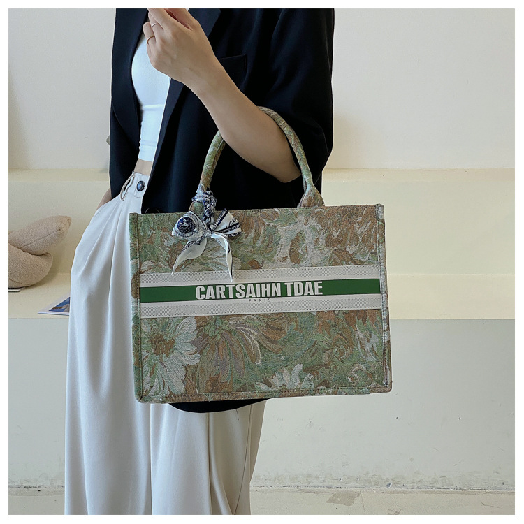 Bolso de mujer 2025, nuevo estilo transfronterizo, bolso tote con estampado de letras, con un toque de alta gama, diseño exclusivo, práctico para salidas y viajes diarios.