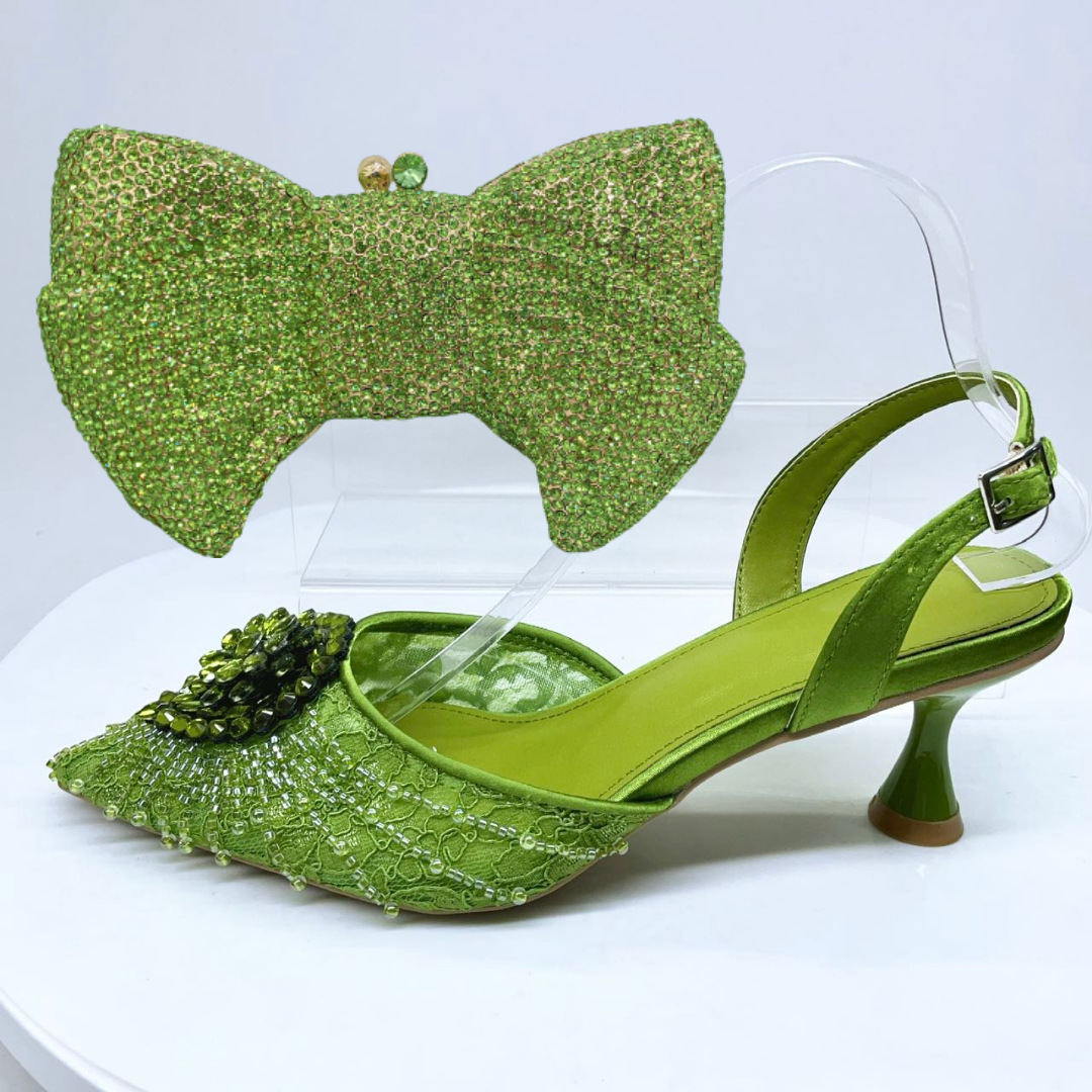 Zapatos estilo italiano para la cena sandalias de tacones finas de verano mujer diamante de punta zapatos de novia