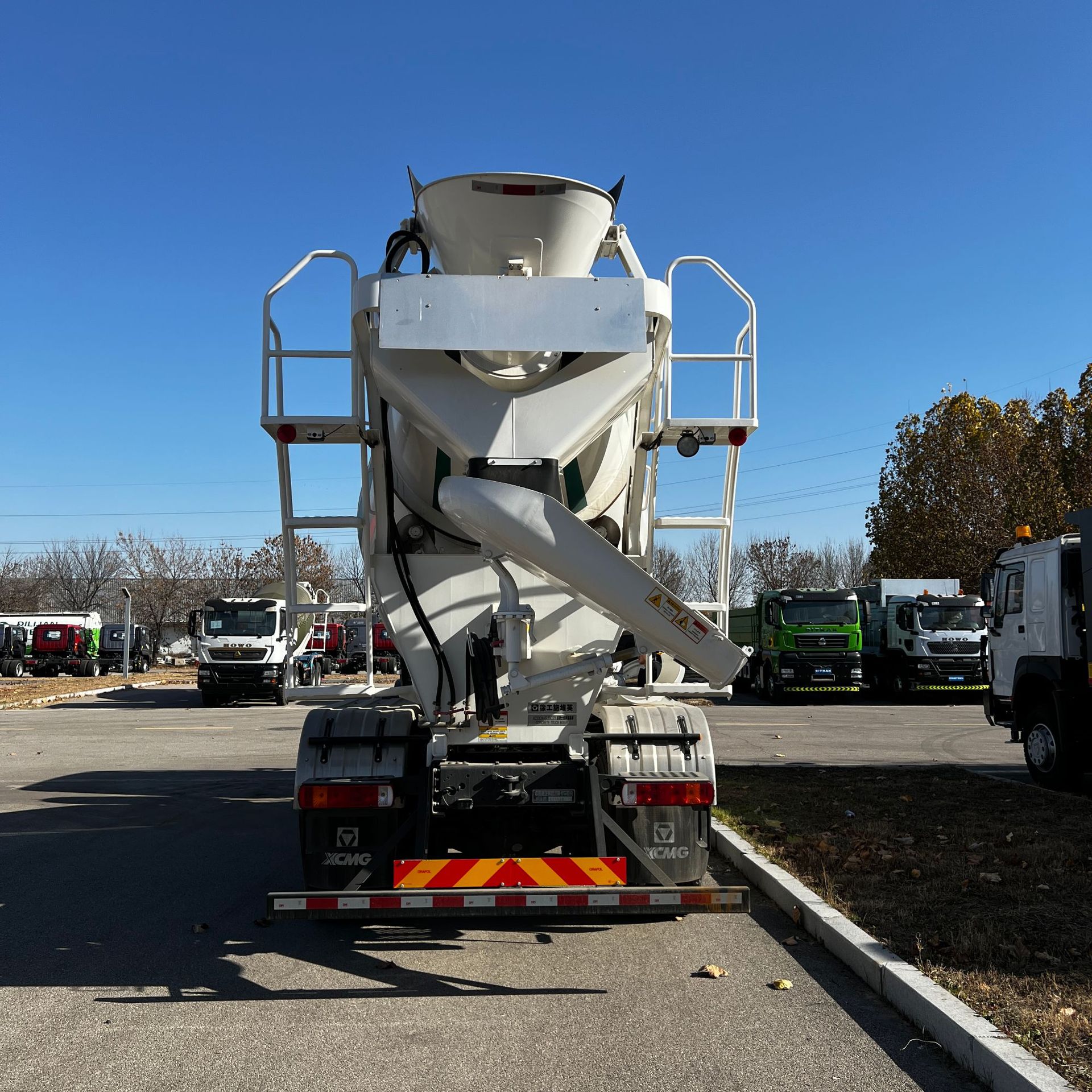Howo Cross-Border Export Semi-Trailer Bulk Cement Tank Ash Tanker Mortar Concrete Transport Mixing Tank