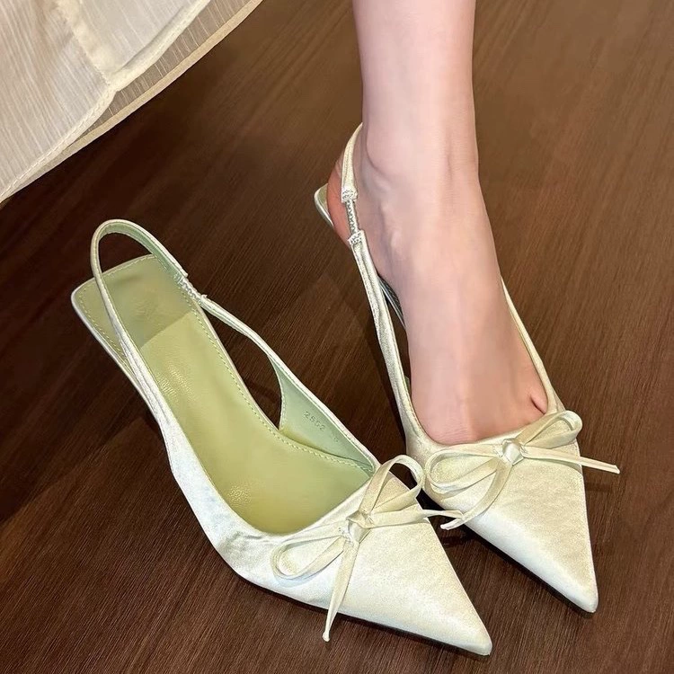 Туфли на высоком каблуке Женская обувь весна и осень 2025 Французский темперамент элегантный атлас коричневый наконечный лук с неглубоким ртом