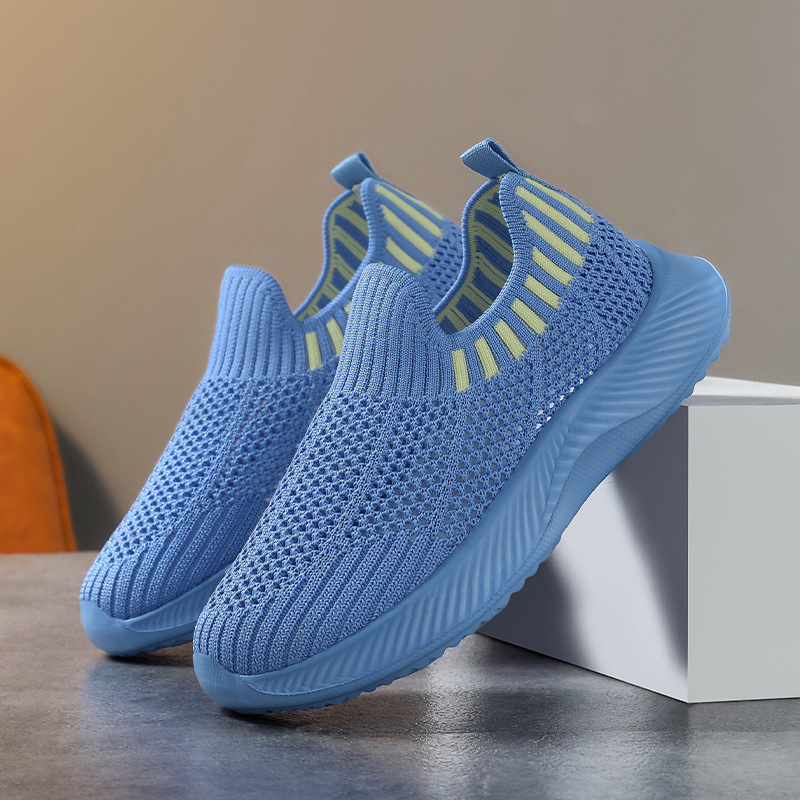 Zapatos para niños 2025 verano nuevo estilo de un pie transpirable con malla voladora ligera para niños y niñas, zapatos deportivos y casuales de moda