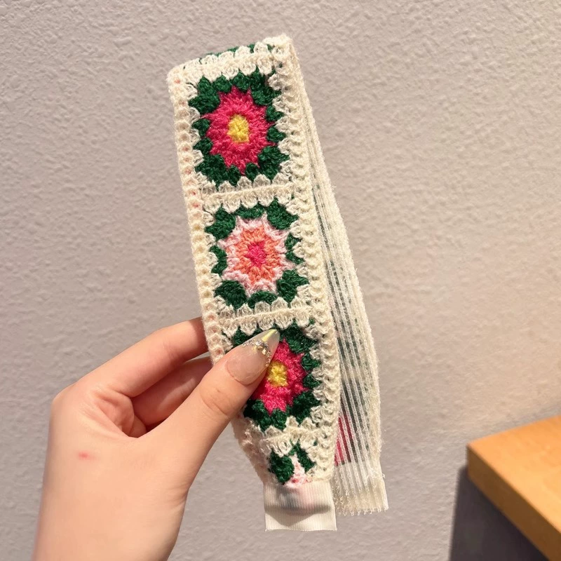 Knitted retro scarf, high-quality vintage style — patterned headband & triangular kerchief