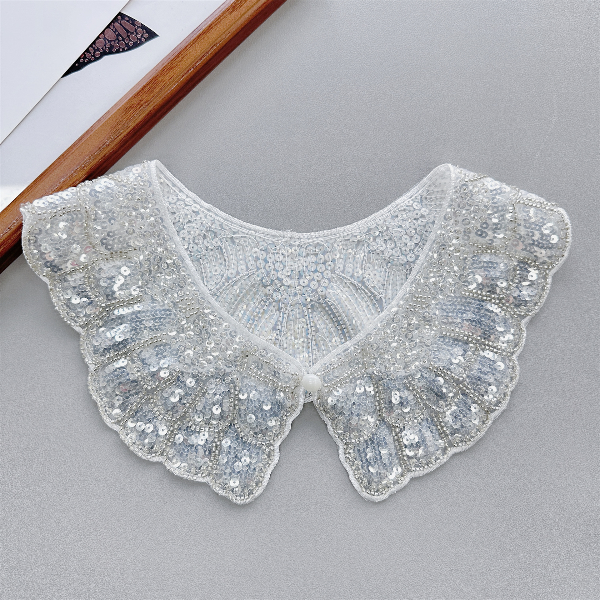 Venta caliente nuevo estilo dulce blanco lentejuelas encaje collar falso estilo coreano vestido exterior decorativo chal fábrica al por mayor