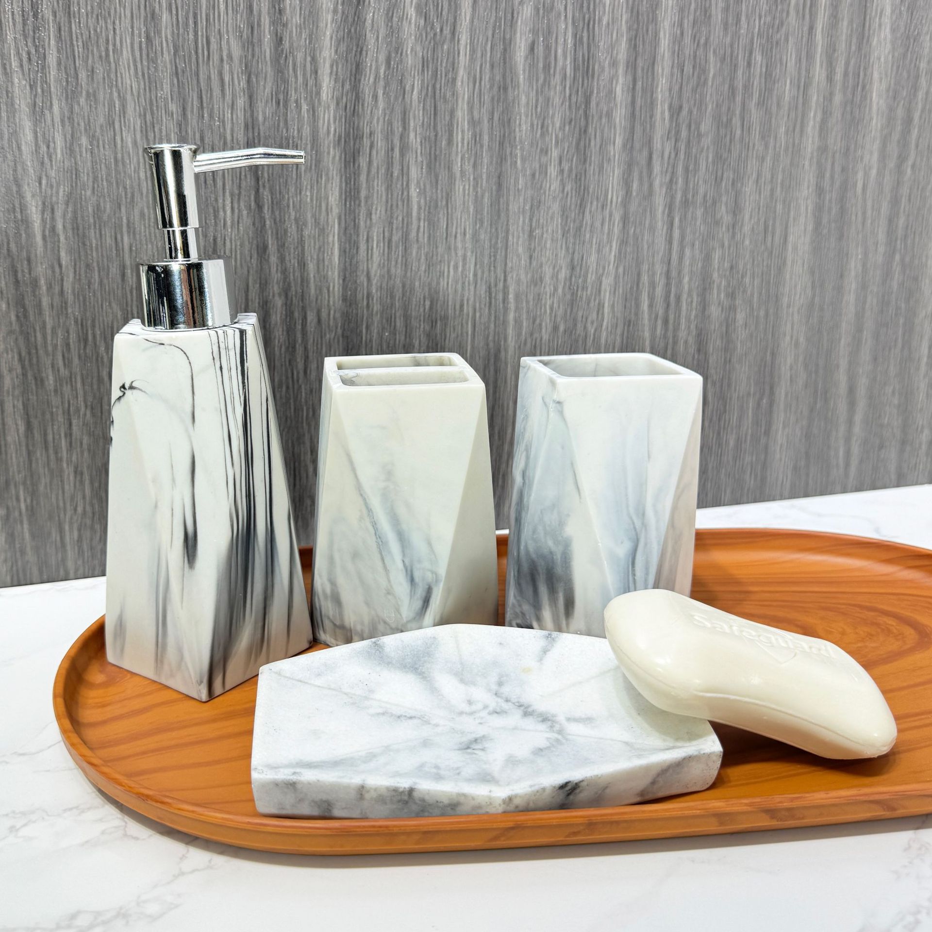 Juego de cuatro piezas con patrón de mármol de resina de baño de hotel, juego de lavado de baño para el hogar nórdico, botella de desinfectante de manos, plato de jabón