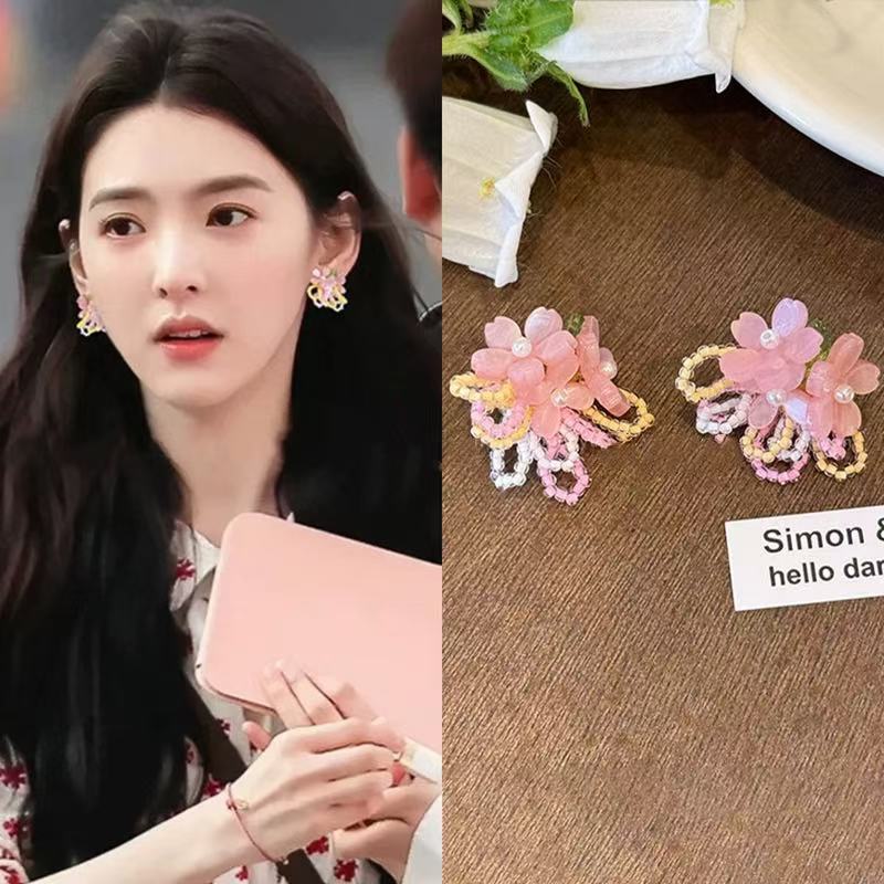 Pendientes de borla de hilo de malla de flor de aguja de plata Pendientes de estilo de vacaciones junto al mar frescos y dulces Pendientes de ambiente de moda y versátil