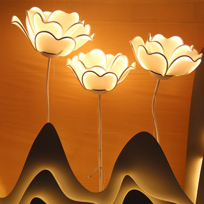 Estilo de flores Nuevos accesorios de boda Rosas luminosas Guía de ruta y candelabro Adornos de boda Lámparas decorativas creativas