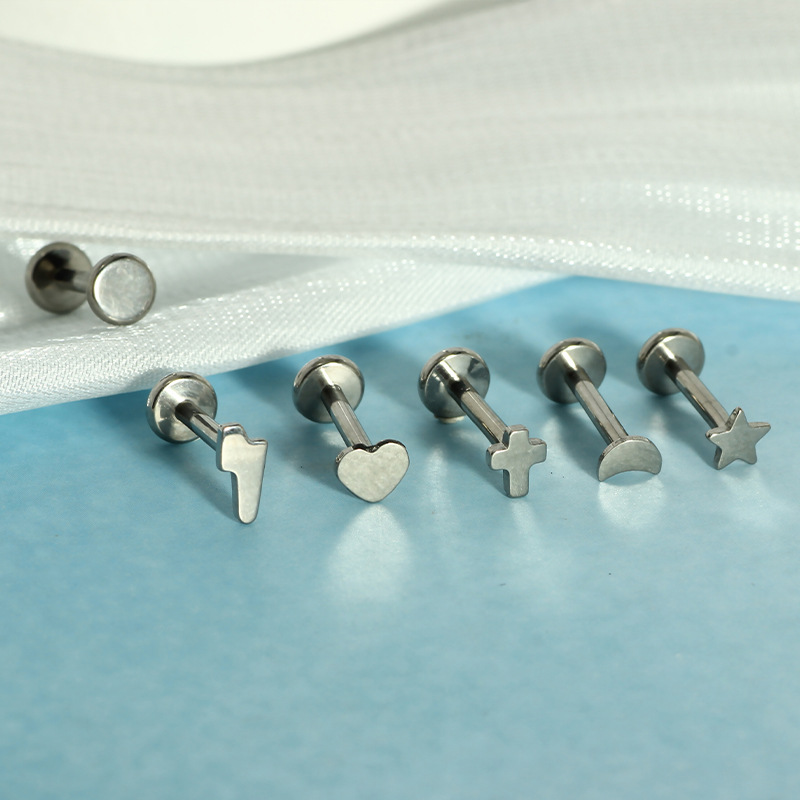 16G labret stud size and finish detail