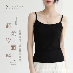 �S��ֱ�N��������Ů���A��ȴ��ı��ɫ����⴩������������