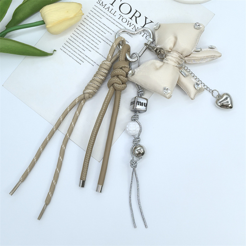 Lazo beige con diamante