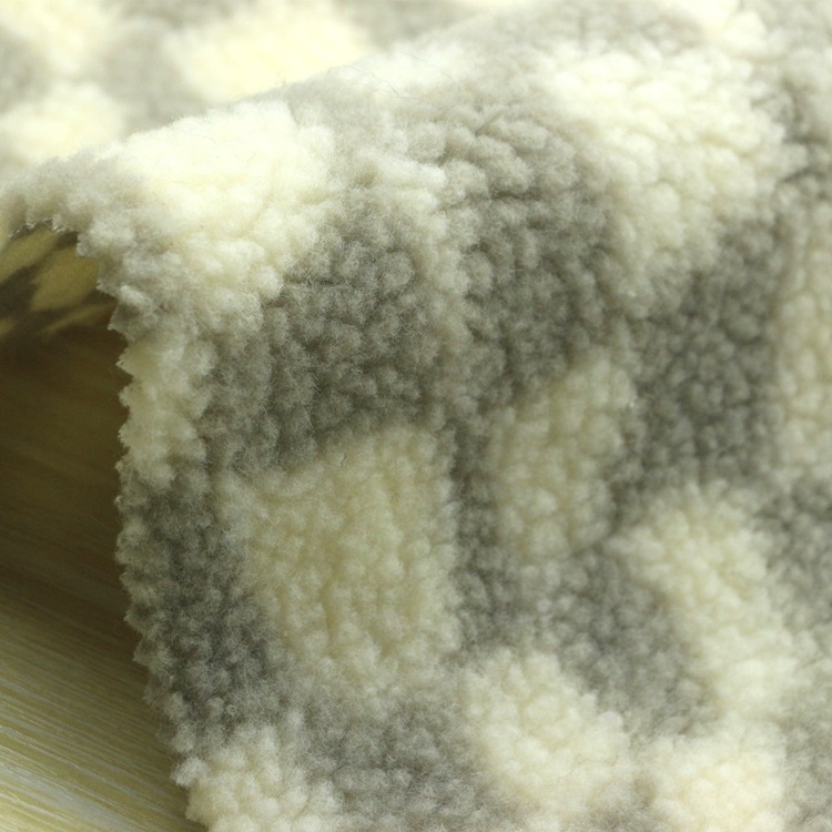 色织提花羊羔毛绒布全涤仿毛皮颗粒泰迪绒棋盘格提花羊羔绒布面料