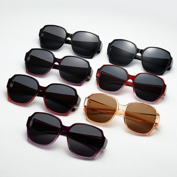 Polarized sunglasses can be worn with myopia glasses