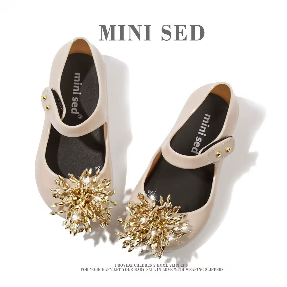 Новые sandals 2025 Merry Jelly детская обувь лето блестящая мягкая подошва мелкая и средняя девочка cristal Jelly Shoes принцессы обувь