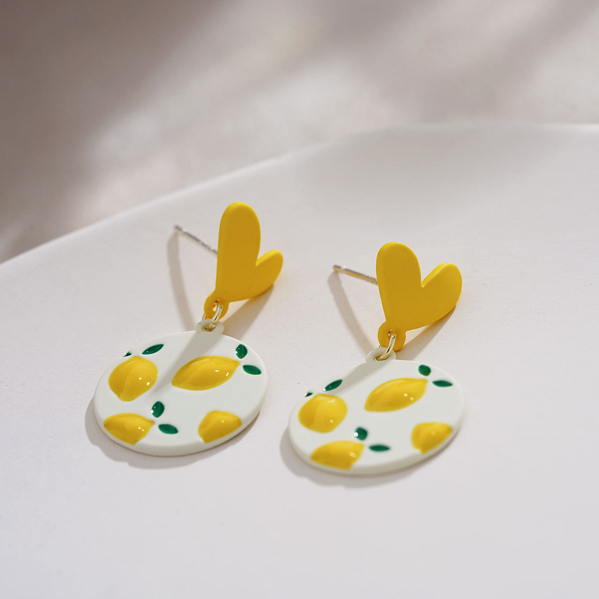 Simple Heart Shape Lemon Round Earrings display picture 7