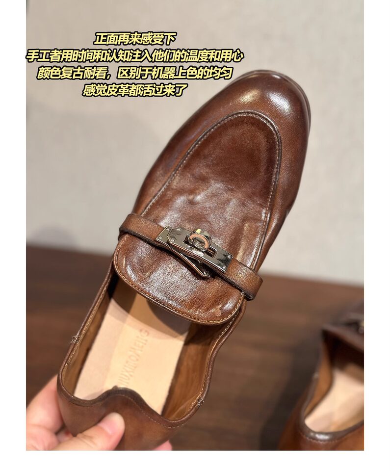Giày lười nữ da bò khóa kim loại phong cách Anh, mũi tròn, gót thấp 1–3 cm — màu nâu, màu đen chi tiết 9
