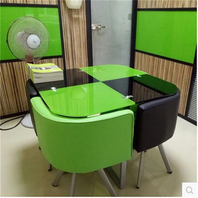 Mesa y sillas de comedor modernas, mesa redonda pequeña de vidrio templado, mesa y sillas para recepción y negociación, una mesa y cuatro sillas, cocina de inducción.