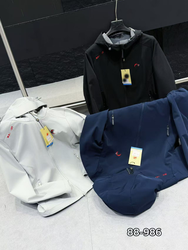 Xiangchun Spring and Autumn Hooded Softshell Jacket, Men's Windproof, Waterproof, and Breathable Outdoor Hiking Jacket, 595-0066 Xiangchun Spring and Autumn Hooded Softshell Jacket, Men's Windproof, Waterproof, and Breathable Outdoor Hiking Jacket, 595-0066