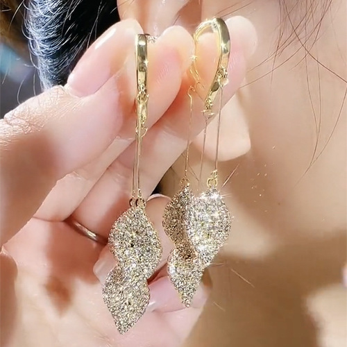 Women girls auger drill leaves tassel ear clip light luxury