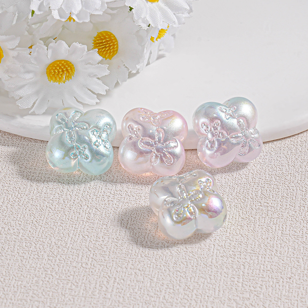 Cadena de teléfono con cuentas de trébol de cuatro hojas de colores, con diseño estampado y chapado en color, material de bricolaje para decoración, piezas pequeñas de ABS.