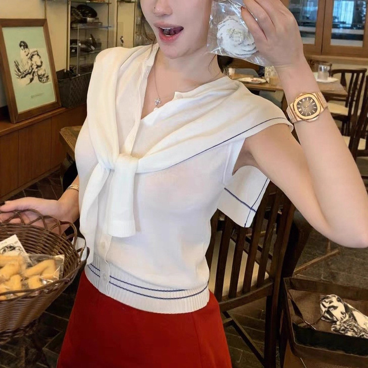 [Beloved Navy Collar] Fake Two-Piece Top Women's White Sleeveless Sweater