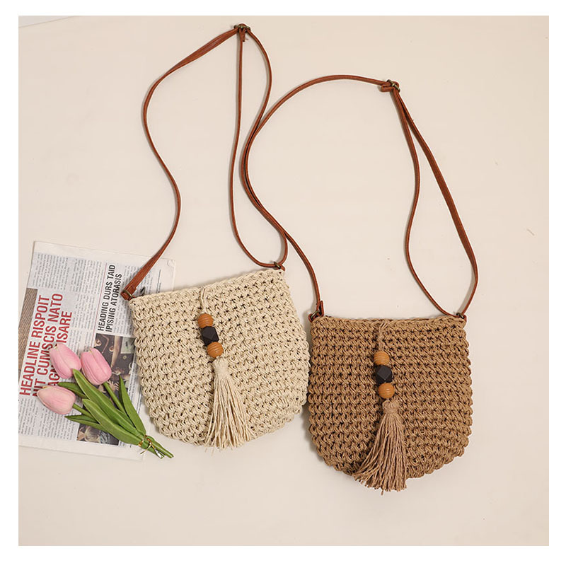 Women's Medium Straw Solid Color Vacation Beach Tassel Weave Zipper Straw Bag display picture 3