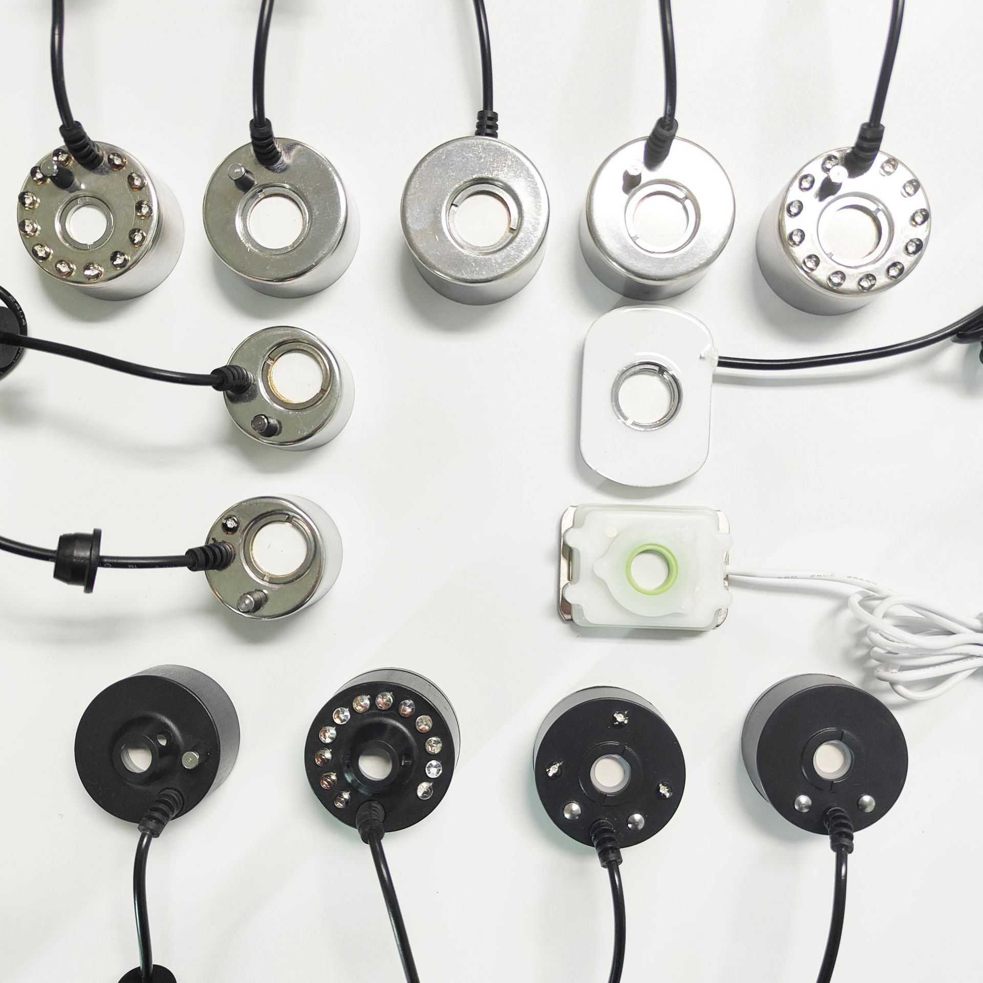 彩灯12V雾化头5v塑料PVC雾化头加湿器诱蜂器喷雾不锈钢水景造雾器