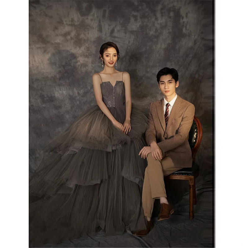 Sling main wedding dress studio couple Theme Photography clothing color yarn Mori gray elegant wedding dress long trailing dress Sling main wedding dress studio couple Theme Photography clothing color yarn Mori gray elegant wedding dress long trailing dress