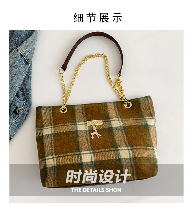 Fashionable woolen trendy striped deer bag for women, new autumn 2024 collection, chain niche single-shoulder crossbody bag Application Scenario