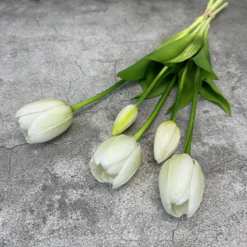 Flor de tulipán artificial sensación hidratante ramo de tulipán atado a mano vestido de Casa flor artificial tiro flor falsa al por mayor