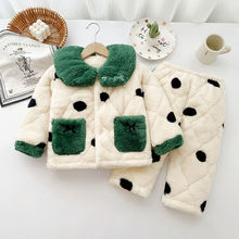 Ůͯ�����Ӻ��m�q�A��˯��ͯС���L�H���bŮ�������Ҿӷ����b