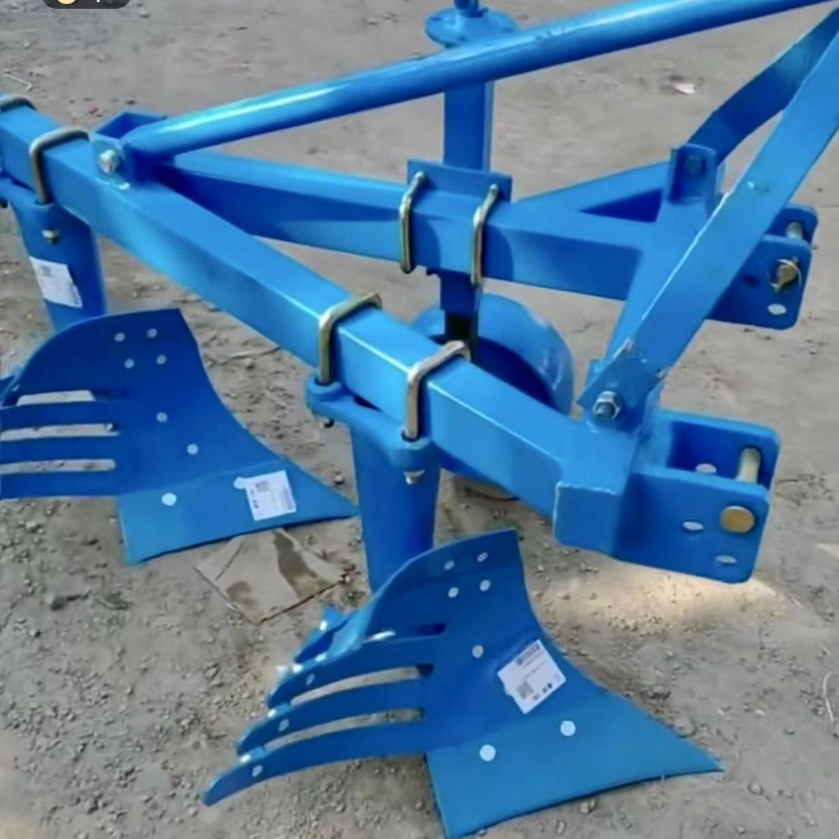 铧式犁液压翻转犁五铧犁四铧犁三铧犁六铧犁深翻大犁锰钢犁头