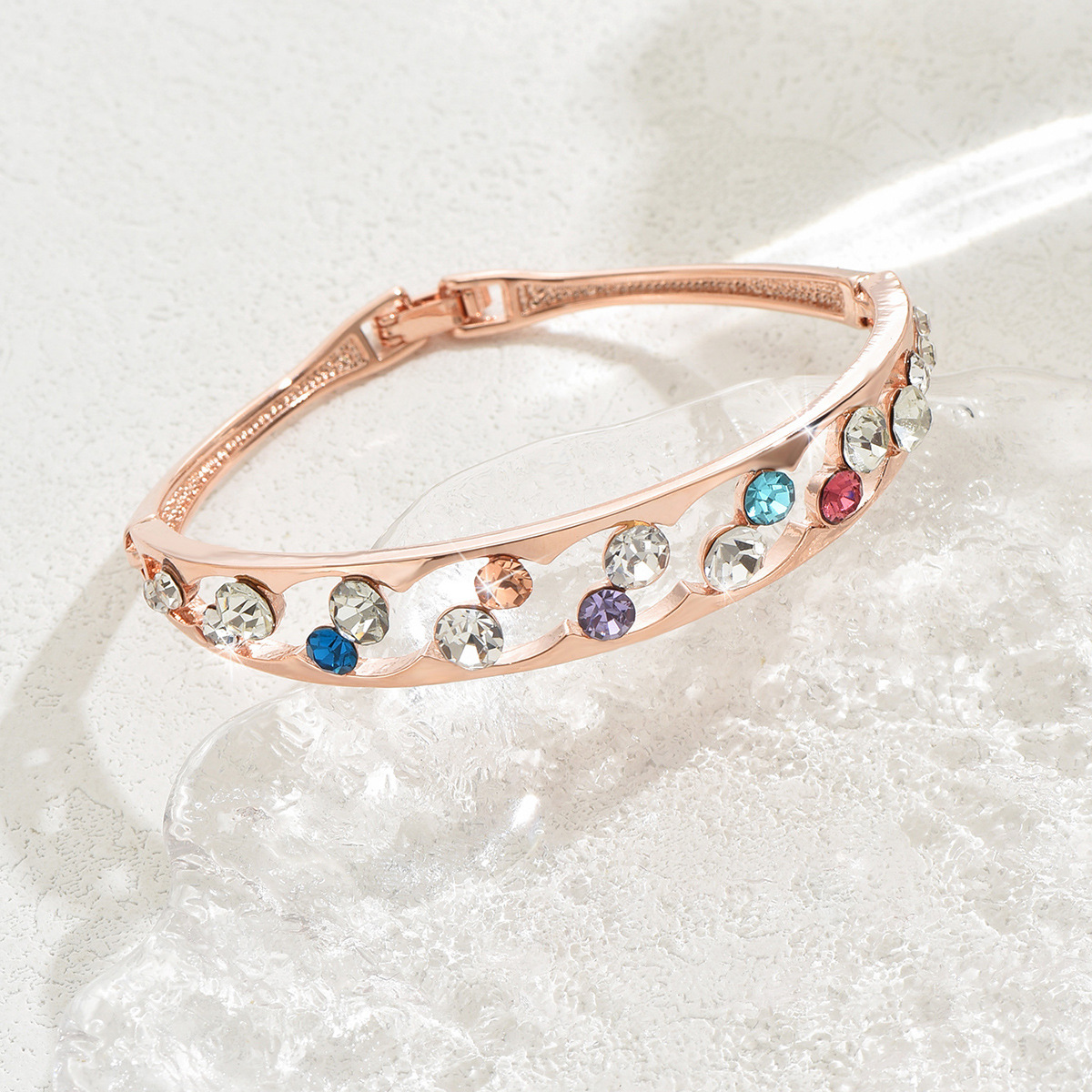 Pequeño libro rojo explosión de diamante completo brazalete de geometría de nicho de diseño universal pulsera ligera de lujo alta sensación de joyas al por mayor