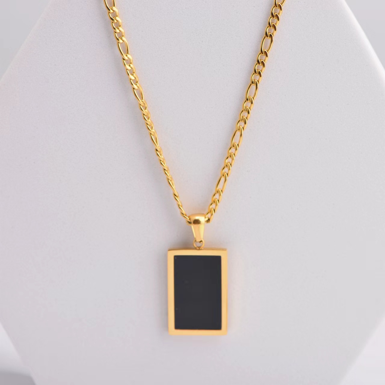 PVD Coated Real Gold Plated 18K Gold Rectangle Stainless Steel Simple Style Waterproof Non Tarnish 304 Stainless Steel Pendant Necklace display picture 2