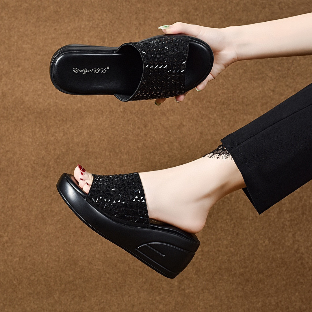 Dép sandal nữ đế xuồng cao cấp đính đá, quai chữ V, đế dày platform — đen