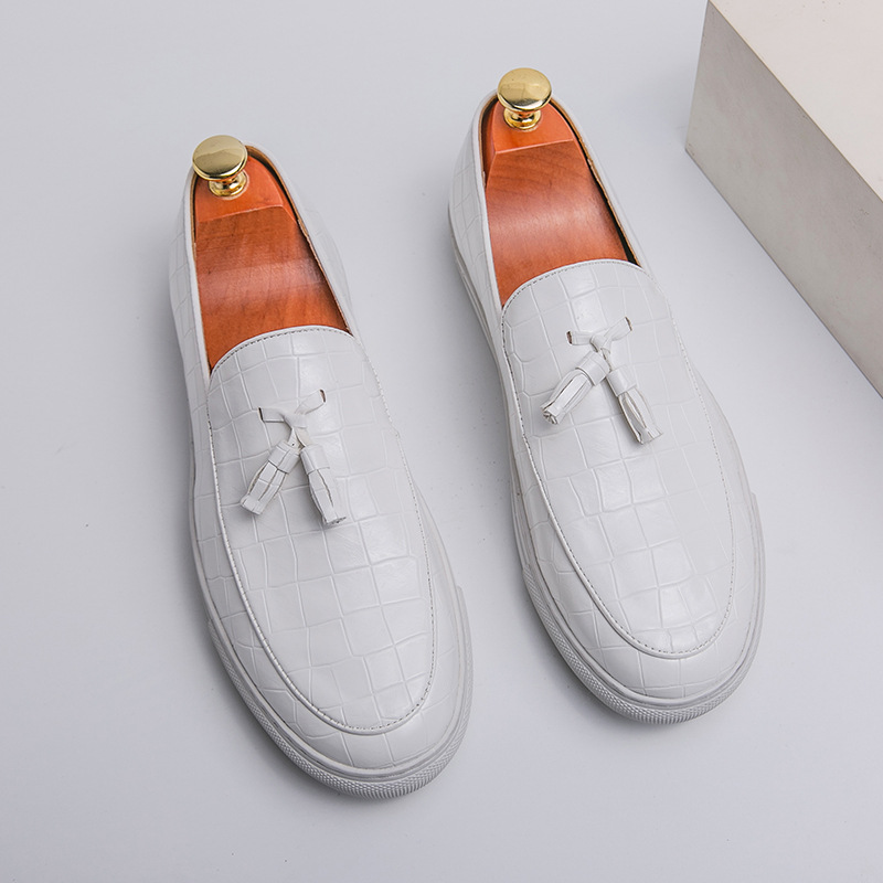 Amazon tamaño extra grande 47 zapatos de hombre mocasines de borla patrón de cocodrilo estilo británico zapatos de cuero casuales estación europea zapatos de tablero de los hombres