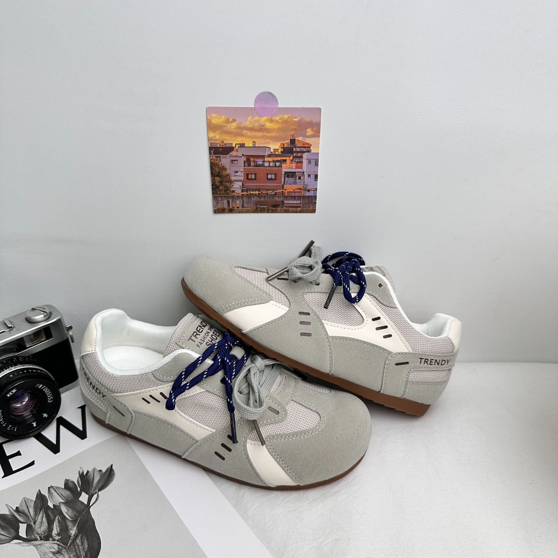 A9891 plantilla de látex/zapatos feos y lindos zapatos de deporte estilo Hong Kong zapatos de mujer 2025 nuevos zapatos de entrenamiento alemán casuales de nicho de estilo caliente de primavera