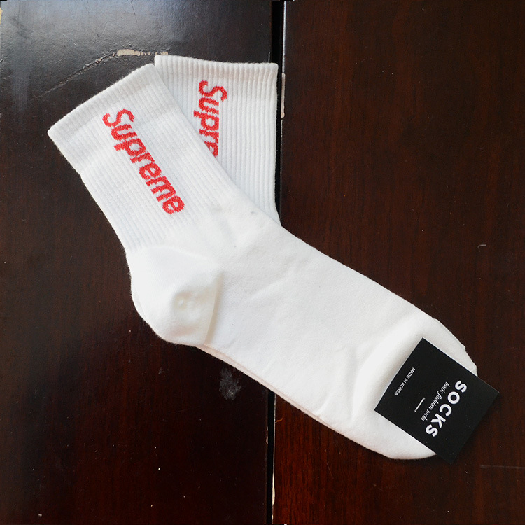 0 Calcetines coreanos Dongdaemun Calcetines de algodón de cintura media para hombre Alfabeto inglés Calcetines deportivos del campus Otoño e invierno Nuevo