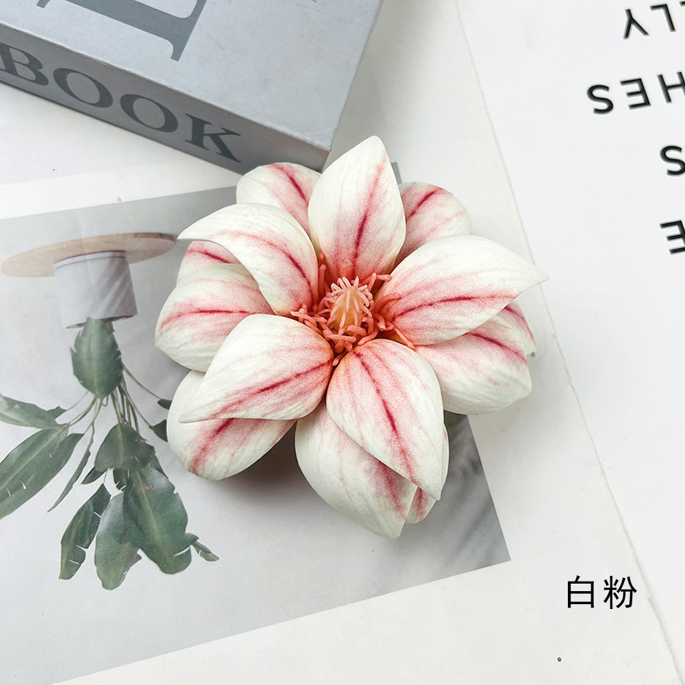Simulación de flores eva mano