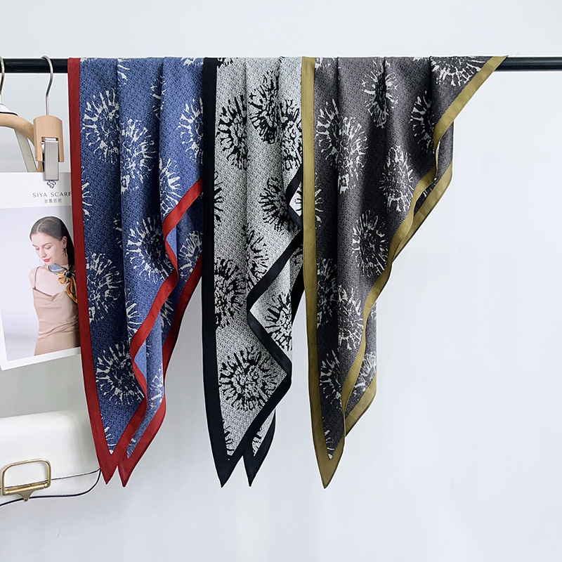 Bufanda triangular única original de Corea Bufanda de seda Bufanda de mezclilla con estampado azul Bufanda biselada para mujer Cinturón decorativo de todo fósforo Cortina de pedo