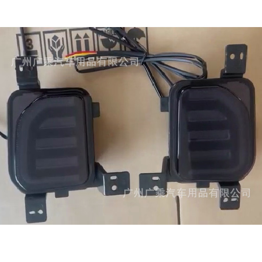 Aplicable a 2022 Ford conductor de carretera parachoques trasero luz de freno luz de advertencia luz de giro Everest