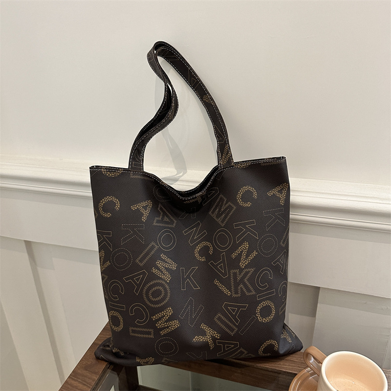 Bolso de mano otoño y invierno nuevo estilo de moda letras impresión bolso de mujer textura bolso de hombro elegante bolso retro europeo y americano