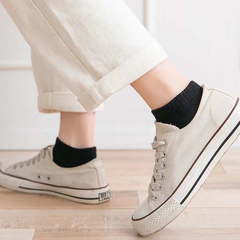 Calcetines Zhuji para mujer, cuatro estaciones, calcetines de mujer de color sólido, cintura, calcetines de barco para hombre, calcetines bajos para pareja, calcetines cortos para mujer en blanco y negro