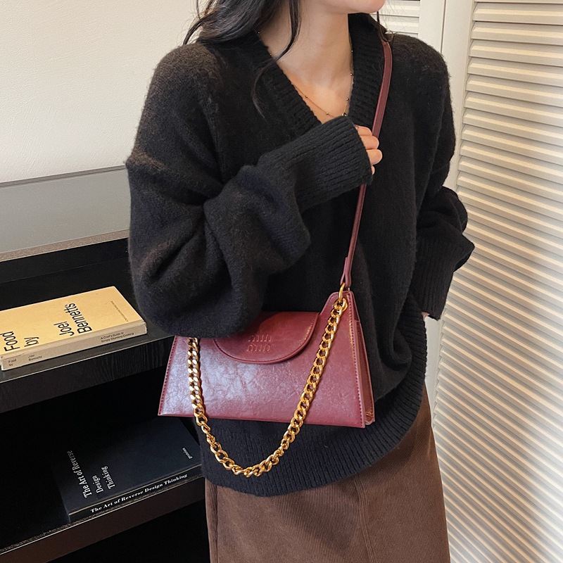 Bolsos de brazo retro retro de alta calidad para mujeres 2025 invierno nuevo bolso de tendencia de cadena bolso de hombro universal bolso de tendencia