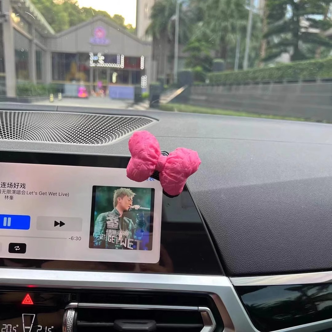 Lindas decoraciones de coche con lazo, ganchos adhesivos creativos en el coche, suministros creativos para el coche para mujeres