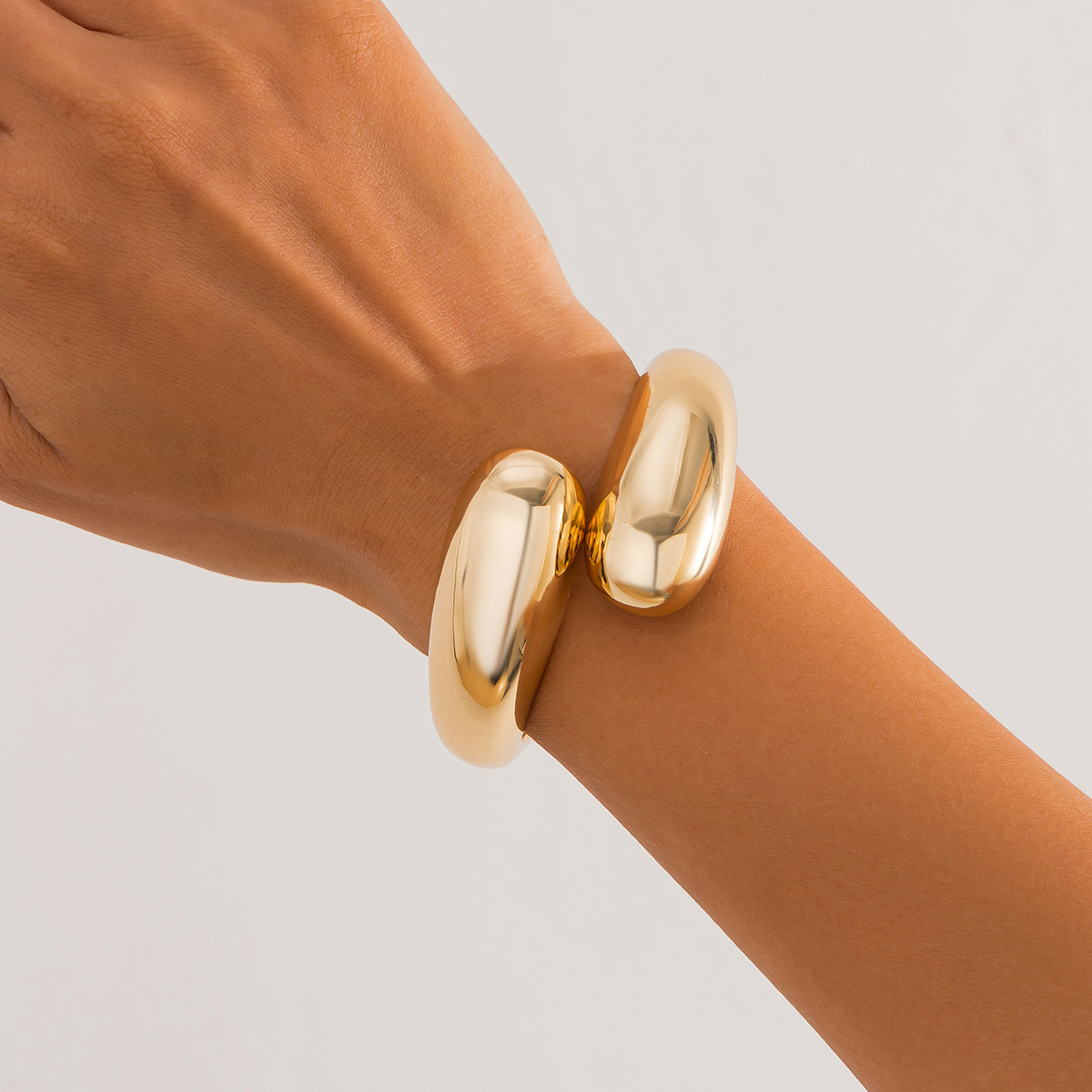 55g Weight Bangle Classification Alloy Chain Material 1 Piece Quantity Holiday, Travel Occasion Alloy Material Geometric Pattern Women's Gender Plating Design Elegant, Lady, Simple Style Style Elegant Lady Simple Style Geometric Alloy Bangles Wholesale 37