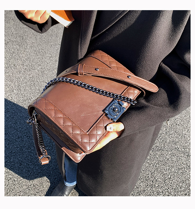 New Retro Chain Personality Shoulder Bag Casual Texture Messenger Small Square Bag display picture 5