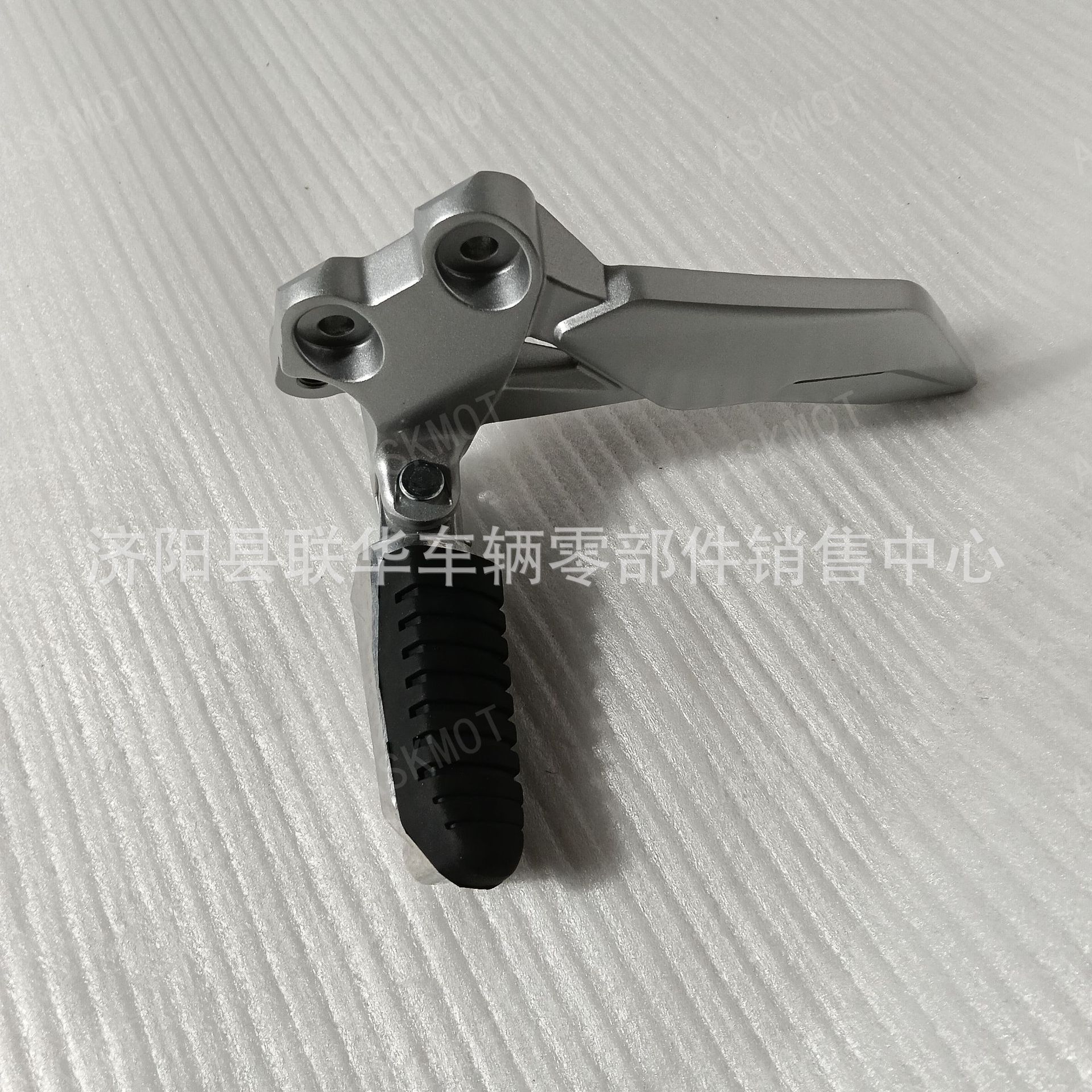 Suitable for Suzuki Gixxer 150 Motorcycle Front and Rear Left and Right Footrests, Foot Pedals, Complete Set of Accessories