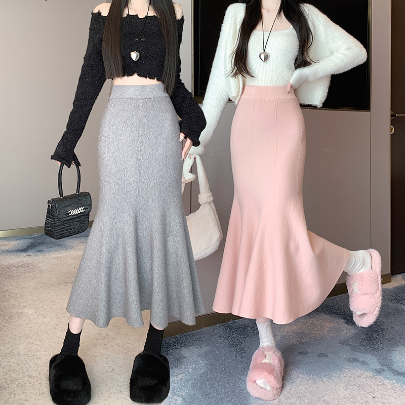 Fitted knitted autumn long long skirt